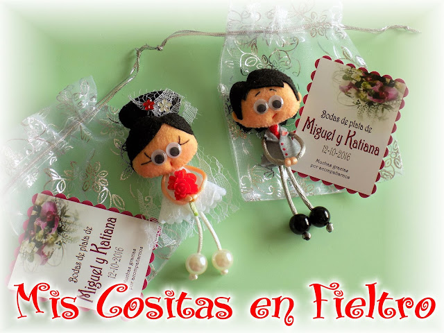 broche de fieltro, muñeca de fieltro, felt pin, felt art, Pequechiña, pequechiñas, niña fieltro, broche en fieltro, primera comunión fieltro, souvenir, regalo, detalle, souvenir boda, novio