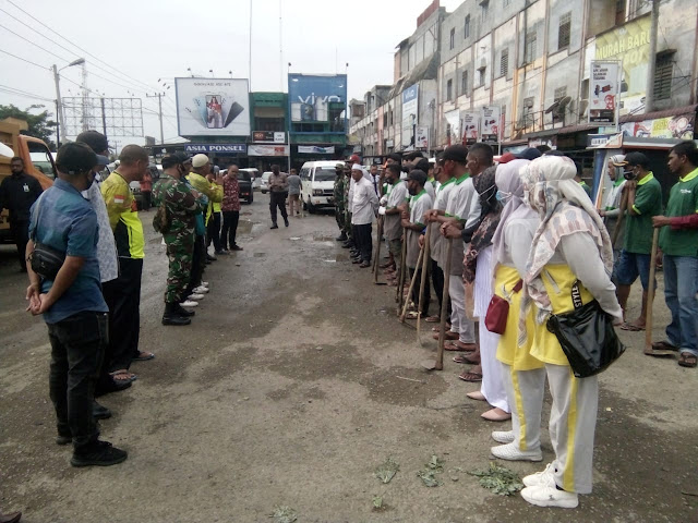 Pengurus Pasar Kota Beureunuen Adakan Gotong Royong Bersama