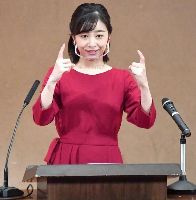 Princess Kako attended the 45th meeting to honor mothers who raised hearing impaired children