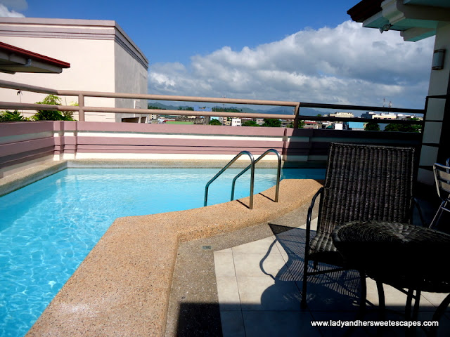 swimming pool at Hotel Alejandro Tacloban