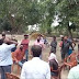 एमडीएम का चावल चोरी करने के आरोप में ग्रामीणों ने रंगे हाथों पकड़ा विद्यालय प्रधान को 