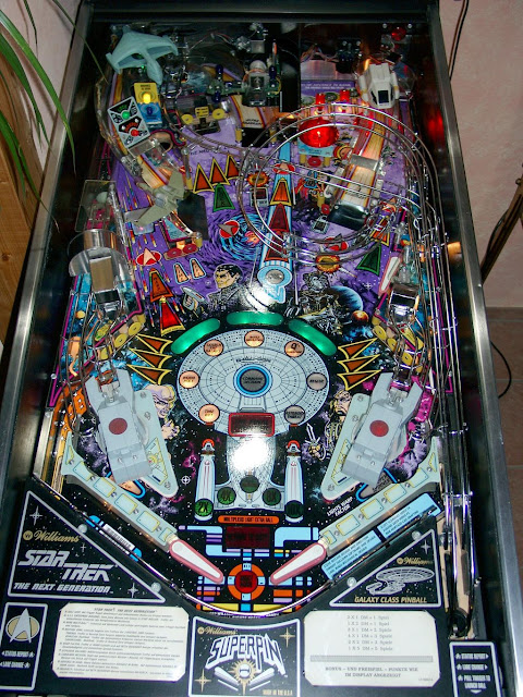 Black Hole Pinball Machine5