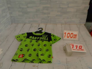 中古品　子供服　１００ｃｍ　ＢＡＢＹＤＯＬＬ　イエローグリーン　半袖Ｔシャツ　１１０円