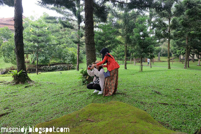 pemotretan di taman bunga nusantara