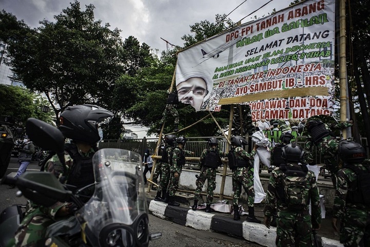 Warga: Kami Pasang Baliho Habib Rizieq di Titik yang Tak Ganggu Ketertiban Umum