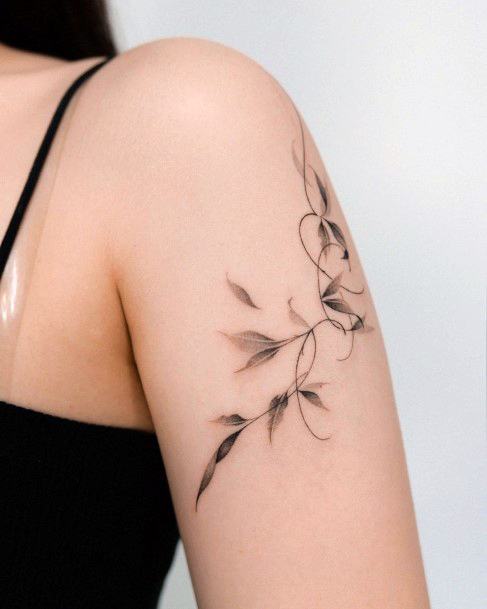 80 tatuagens de folhas para as mulheres que amam a natureza