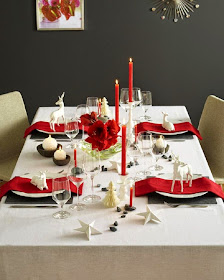 Decora estas navidades la mesa de comedor  con colores rojo y blanco