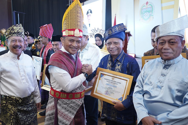 Musrenbang RKPD 2025 Provsu, Pj Gubernur bersama Bupati dan Walikota se-Provinsi Sumut Mengenakan Baju Adat