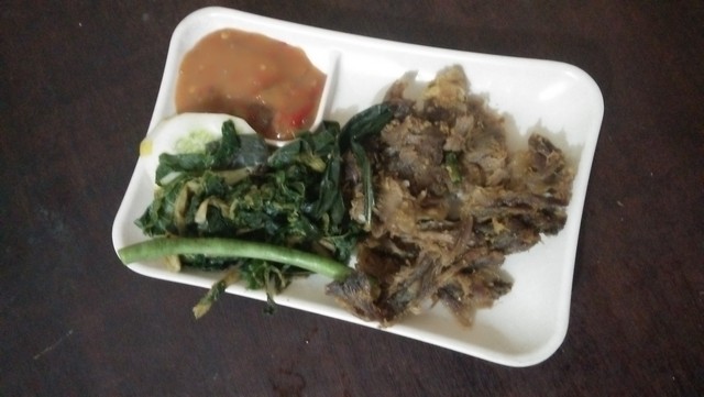 Berbagai Menu Nikmat di Warung Ibu Riati