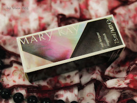 Nail polish Mary Kay in the shade Sapphire