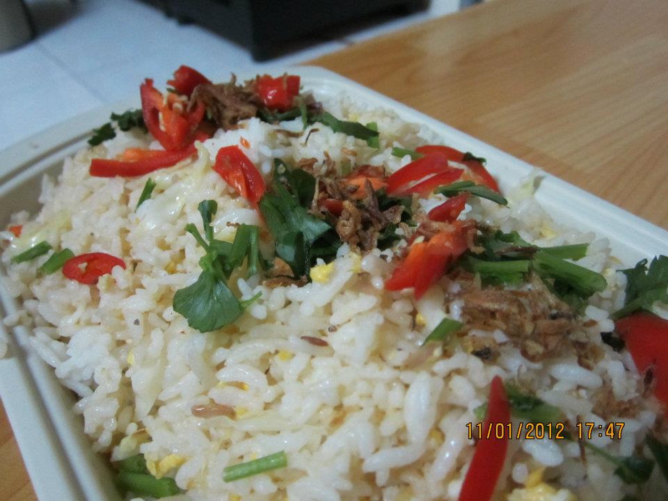 Saujana Syarasin: Nasi Goreng Kampung Maggi