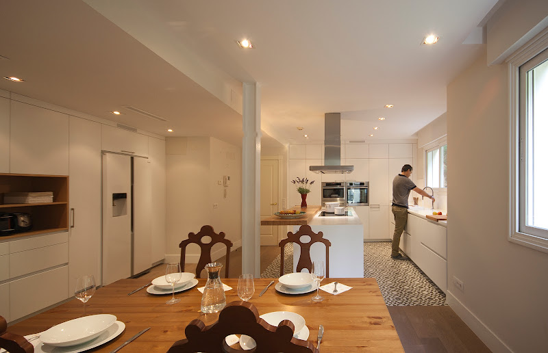 Una cocina abierta y multifuncional en Madrid - Santos Brezo