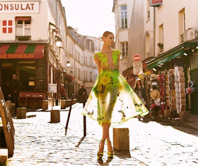 Lança Perfume Verão 2016 vestido transparente com aplicações em bordados campanha