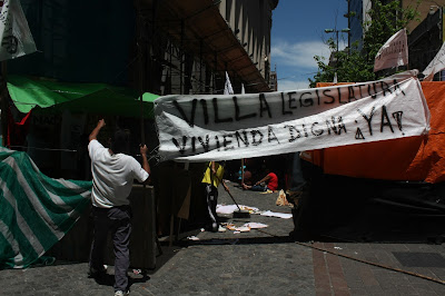 Luego de un acuerdo, se levantó el acampe frente a la Legislatura