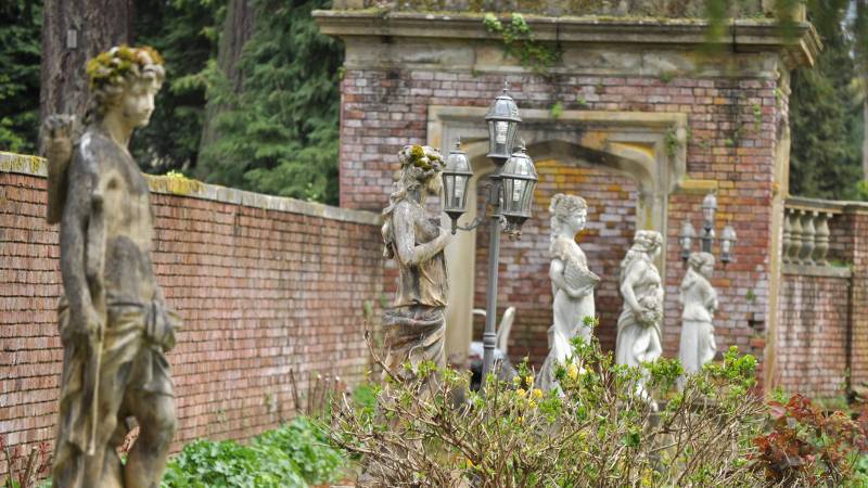 Thornewood Castle garden