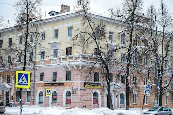 Вид на дом 33/95А с пересечения улиц Генкиной и Ошарской