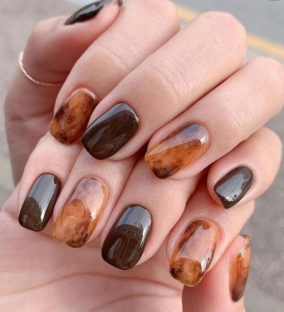 Fall Nail Color Trends: The Hottest Shades for Autumn 2023