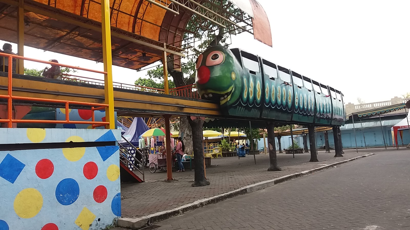 Hilangnya Populeritas Taman  Remaja Surabaya  Di  Kota 