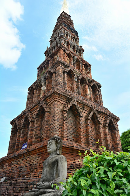 Le chedi Suwanna et ses 60 niches.