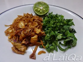 bawang goreng, daun seledri & jeruk sate