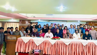 টেলিভিশনের বিনোদন সাংবাদিককে নিয়ে একটা অনুষ্ঠান আয়োজন করা হলো।