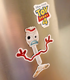 d23 expo disney store forky magnet set 