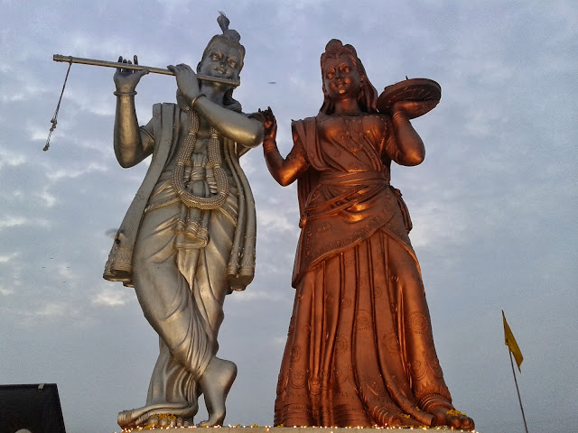 Lord Krishna and Radha Statue in Delhi, Lord Krishna and Radha Statue at Temple near Mukarba Chowk Flyover Delhi