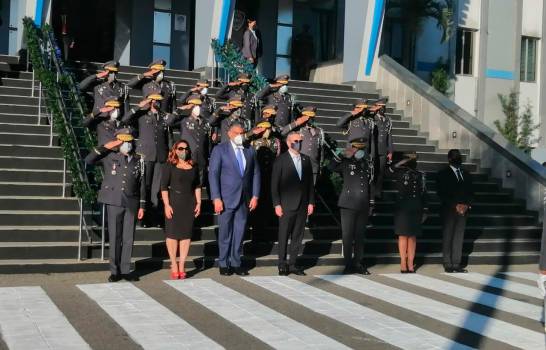 Luis Abinader se encuentra en la sede de la Policía Nacional para tratar reforma a la institución