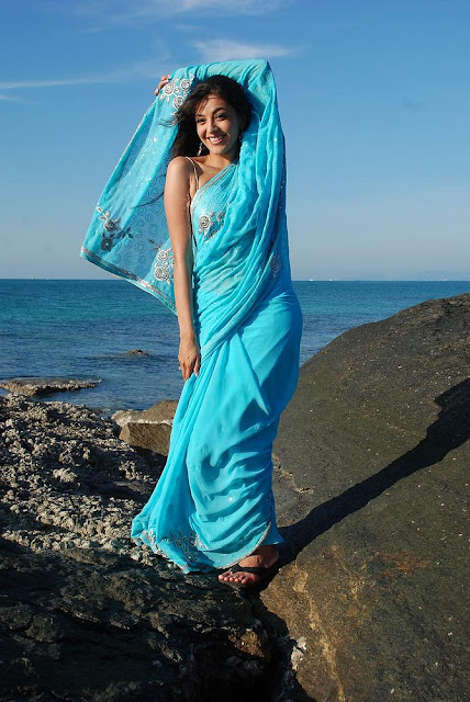 Kajal Agarwal Hot In Sleeveless Blue Saree