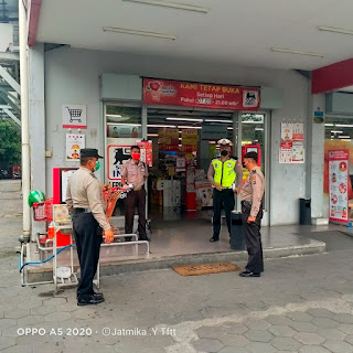 Gelar Patroli di Swalayan Superindo, Polsek Mantrijeron Sampaikan Pesan Kamtibmas