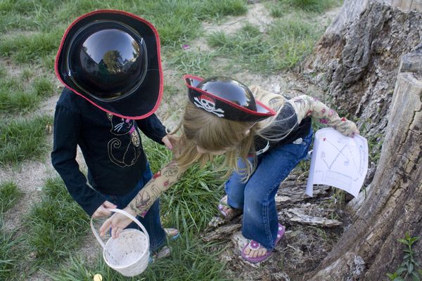 Finding coins in the treasure hunt