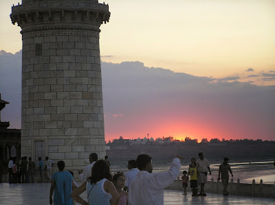 India, Taj Mahal at sunset  by E.V.Pita (2006)  http://sunsetplanet.blogspot.com/2015/05/india-taj-mahal-at-sunset-india-taj.html   India, Taj Mahal al atardecer  por E.V.Pita (2006)