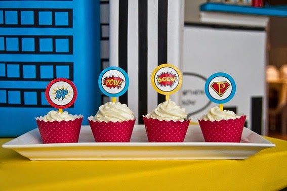 Superheroes Free Printable Cupcake Wrappers and Toppers. 