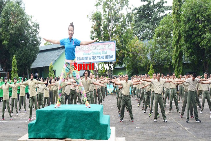 Senam Aerobik Menyatukan Gerakan Para Anggota dan Ibu Ibu Persit Korem 141/Tp 