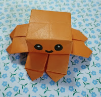 pulpo de origami que salta