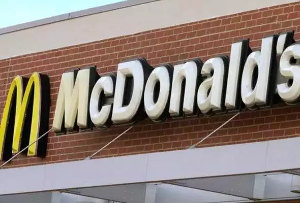Arah pelanggan buka tudung, pengawal keselamatan McDonald's digantung kerja