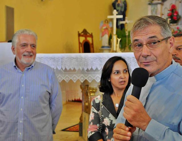 Dom Luiz Flávio Cappio agradece ajudas do governador petista Jaques Wagner para a reforma do Palácio Episcopal