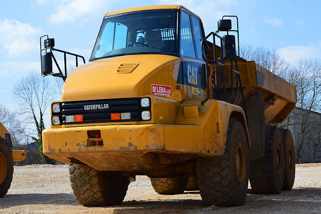 Gambar Dump Truck Caterpillar Cat 730