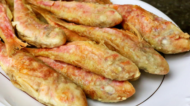 Salmonetes fritos