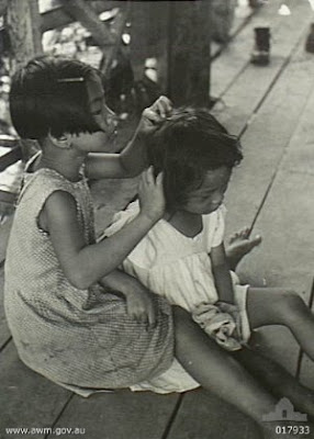 Philippines People Filipino Pinoy Pilipinas Old Black White Pictures girls grooming tacloban leyte Second World War, 1939-1945 noon