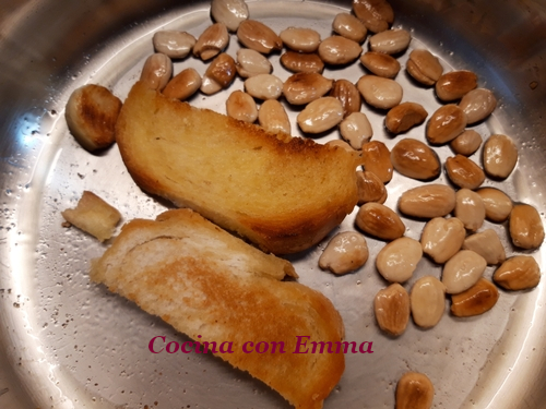 Crema de hinojo y puerro con guarnición de castañas