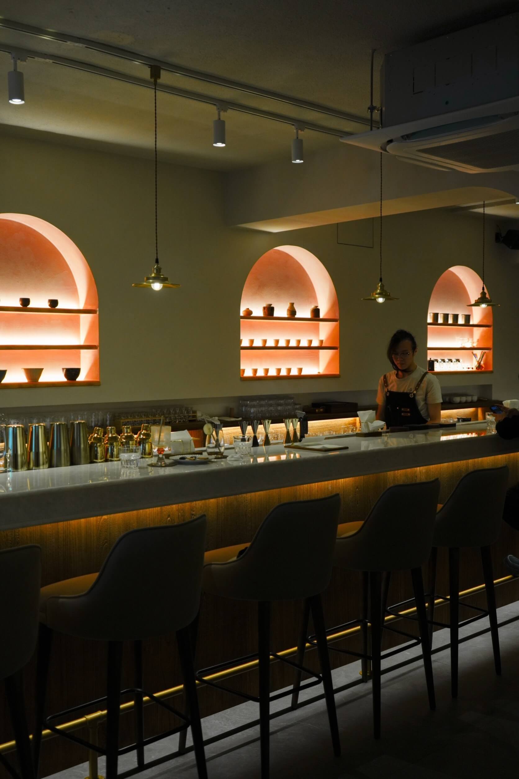 台中新開幕咖啡廳【嘸閒 bolng cafe】超美歐式風格晚上是可以小酌的酒吧