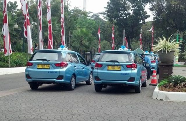 Tarif Taksi  Blue Bird MPV Honda Mobilio Harga Mobil  