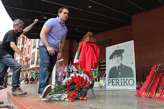 Miles de personas participan en el homenaje póstumo a Periko Solabarria