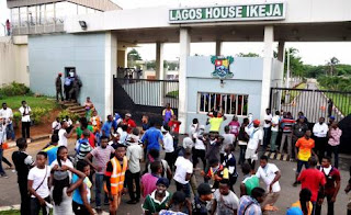 photo LASU students occupy Governor fahola's office