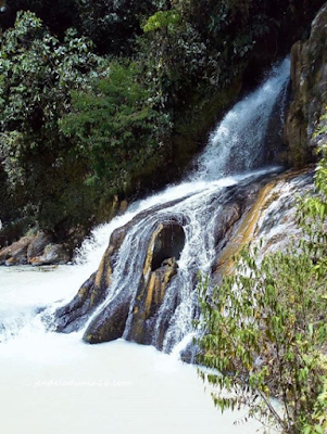 [http://FindWisata.blogspot.com] Memanjakan Mata Di Air Terjun Unik Darah Lae Pendaroh Sidikalang 