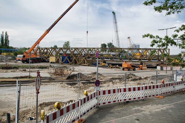 Baustelle Erweiterung des Kanalnetzes, Erneuerung von Abwasserdruckleitungen, Bergiusstraße / Grenzallee, 12057 Berlin, 23.04.2014