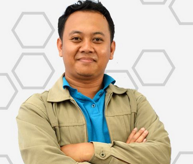 Adi Sumaryadi ialah anak dari pasangan Sumarno dan Katun yang lahir di Pangandaran pad Biografi Adi Sumaryadi Owner myPangandaran.com 