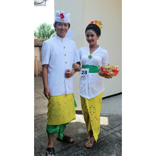 4 Baju  Adat  Bali  Pria  dan Wanita TradisiKita