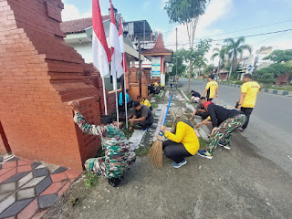  Tetap Solid, TNI - Polri di Tulungagung Laksanakan Jumat Bersih